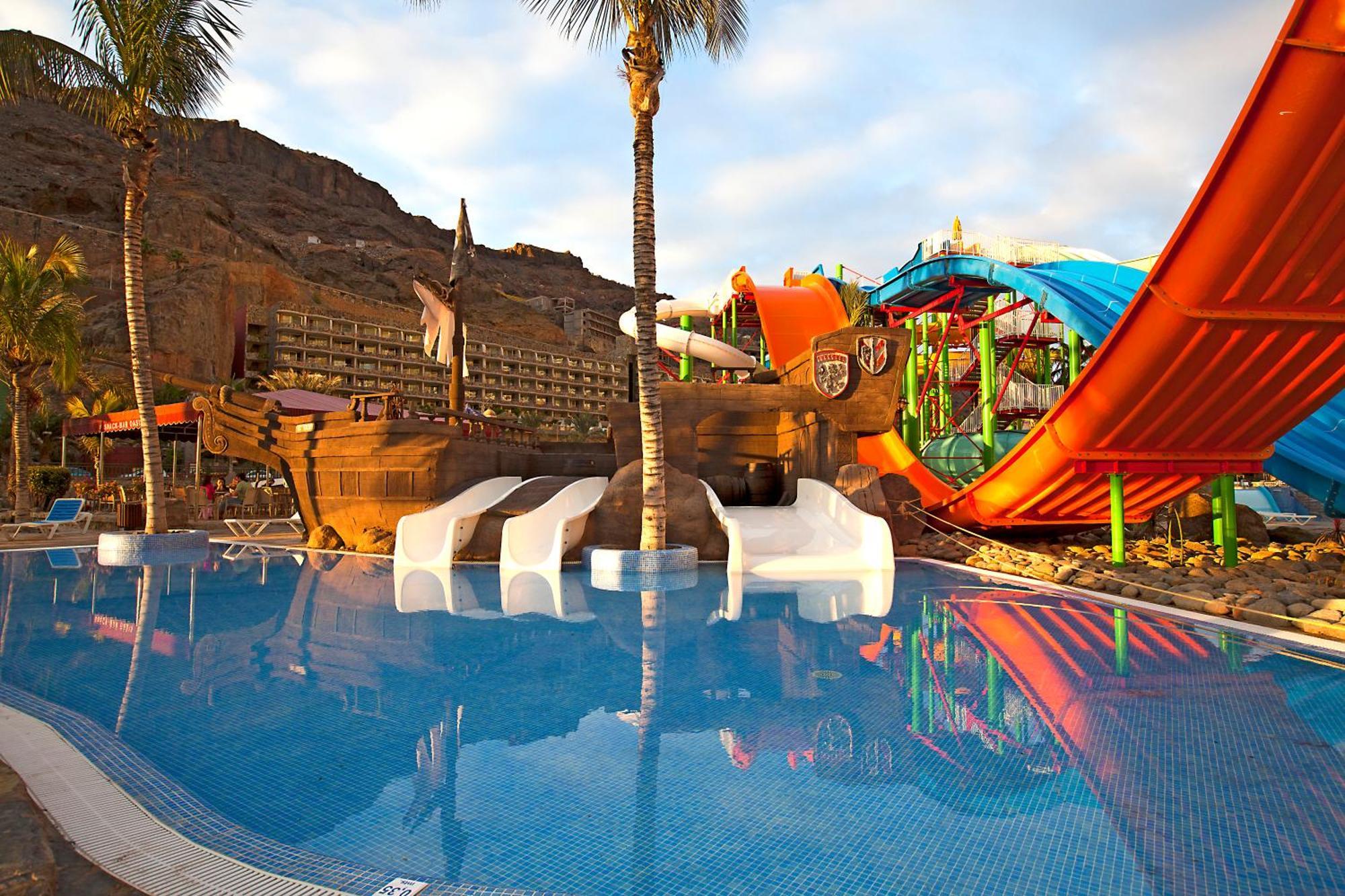 Livvo & Aquapark Hotel