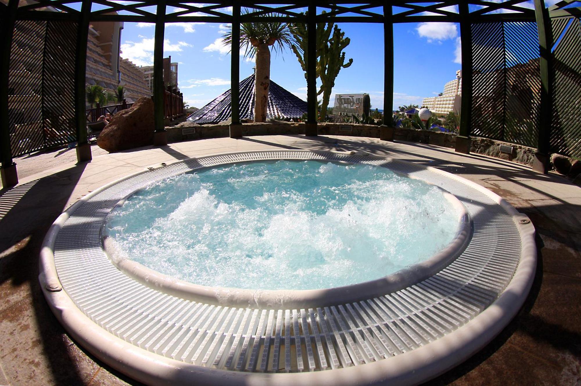 Livvo & Aquapark 3*